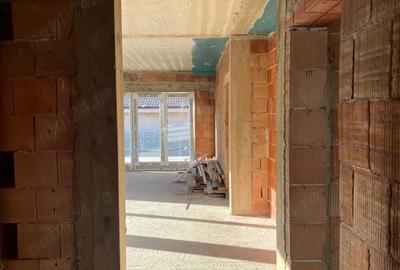 Casă cu Teren 535 Mp în Micești - 3