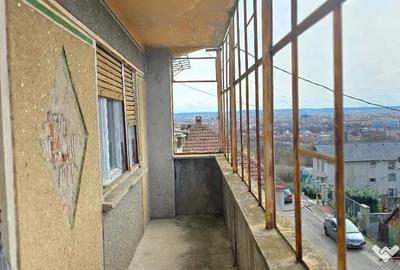 Casă cu 4 camere cu Teren 330 Mp în Dealuri Oradea - 1