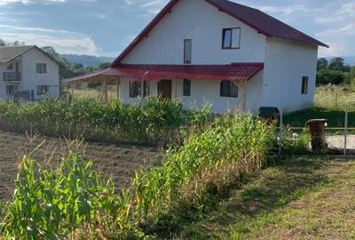 Casă cu Teren 570 Mp în Central - 2