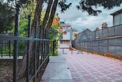 Casă individuală cu 6 camere în Ultracentral
