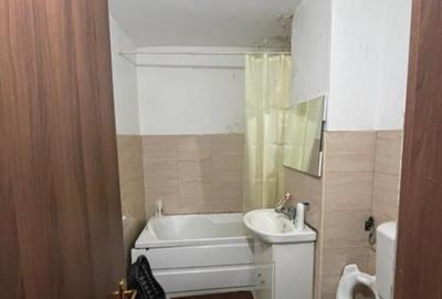 Apartament de vanzare, cu 2 camere, 49 mp, decomandat, Baia - 2