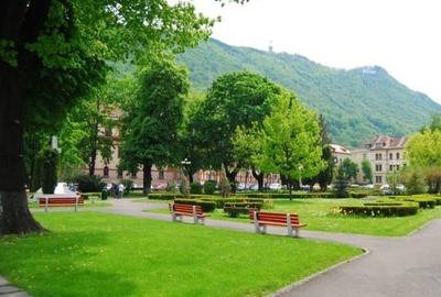 Imobil cu potential, constructie solida cu 2 apartamente,+demisol si garaj, Bras - 32