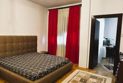 Apartament cu 4 camere circular, mobilat în P-ța Romană