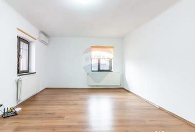 Spațiu comercial, de 374 mp, în Central - 1