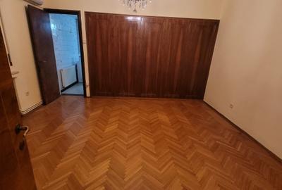 Universitate, Intercontinental, Blocul Roșu - 3