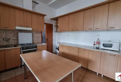 Casă cu 7 camere cu Canalizare în Semicentral - 4