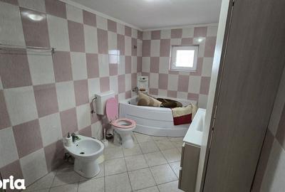 Casă cu 4 camere cu Teren 1000 Mp în Central - 2