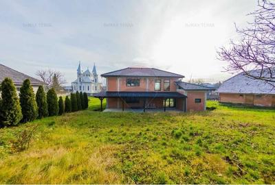 Casă cu 4 camere în Central - 1