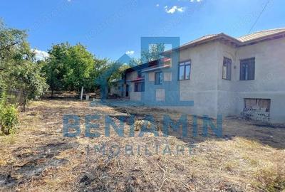 Casă cu Teren 1017 Mp în Drănic - 1