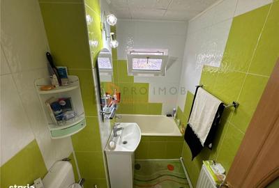 Apartament cu 3 camere semidecomandat, mobilat în Micro 5 - 11