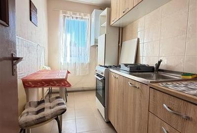 Apartament cu 3 camere semidecomandat, mobilat în Florilor - 2
