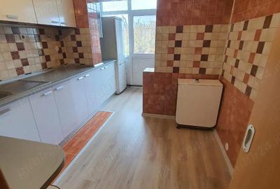 Apartament cu 3 camere decomandat în 1 Mai - 2