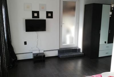 Casă cu 7 camere decomandat cu Canalizare în Faleza Nord