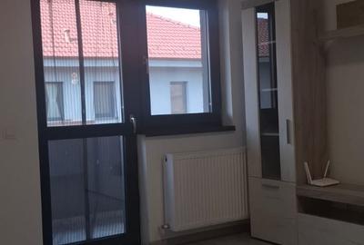 Garsonieră decomandată, mobilată în Sânpetru - 8