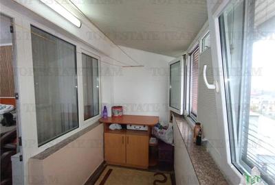 Super apartament cochet din 2008 cu 3 cam. si balcon plus loc de parcare, avand - 11