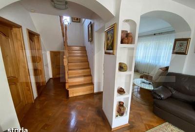 Casă cu 7 camere cu Teren 587 Mp în Răzvad - 4