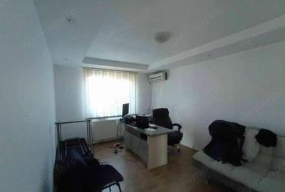 Casă cu 7 camere cu Teren 200 Mp în Mihai Bravu - 1