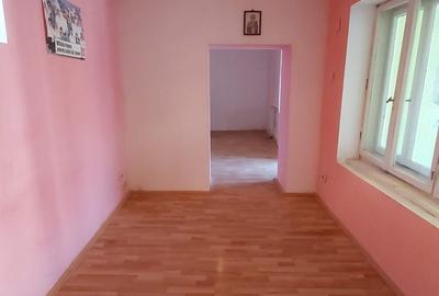 Casă cu 4 camere în Exterior Vest - 1