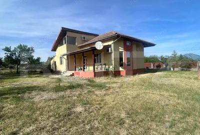 Casă cu Teren 1000 Mp în Cornești - 1
