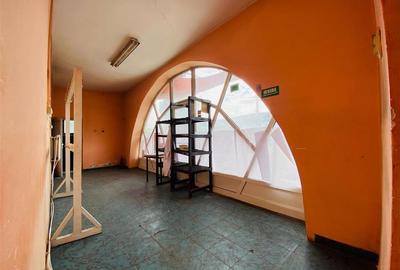 Spațiu comercial, de 500 mp, în Central - 3