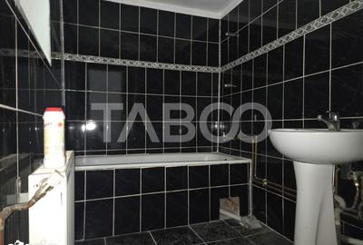 Casă cu 3 camere cu Canalizare în Central - 2