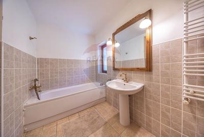 Casă individuală cu 8 camere cu Canalizare în Moieciu - 29