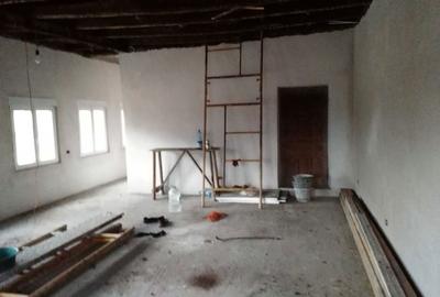 Casă cu 4 camere în Central - 1