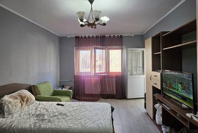 Garsonieră decomandată în Rogerius