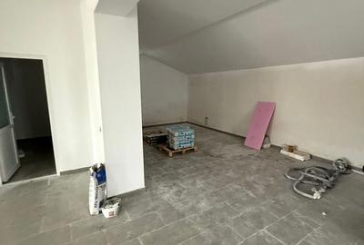 Spațiu comercial, de 100 mp, în Central - 4