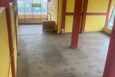 Spațiu comercial, de 235 mp, în Central - 3