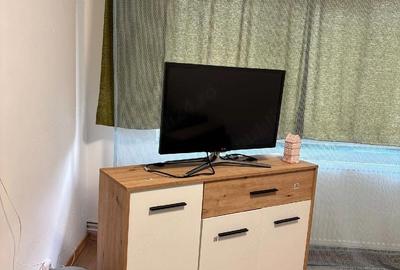 Garsonieră decomandată în Petros - 2