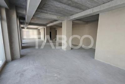 Spatiu Comercial 138 mp utili cu 8 locuri de parcare - Vitrina 13 m - 5