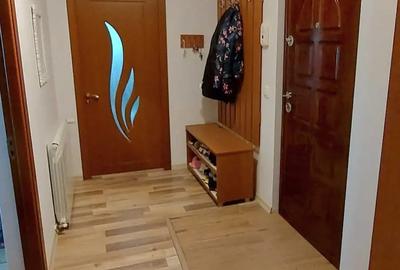 Vand apartament 2 camere, la parter pe strada Oituz - 8