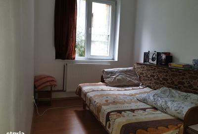 Apartament cu 3 camere semidecomandat în Craiovei
