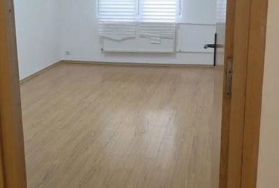 Apartament cu 4 camere decomandat în Drumul Taberei