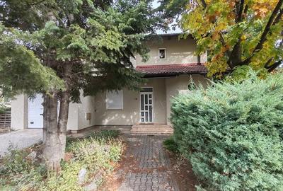 Apartament cu 6 camere decomandat, mobilat în Corbeanca