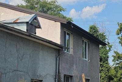 Casă cu 2 camere cu Teren 100 Mp în Central