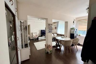Apartament cu 3 camere decomandat în Cornișa