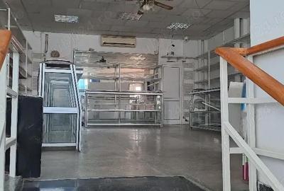 Spațiu comercial, de 80 mp, în Central - 3