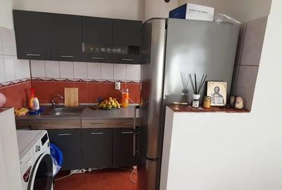 Apartamente de vanzare cu 2 cam canf 1 .etaj 1 din 4 50 mp zona Luica vizavi de Petrompret 45 .000 - 2