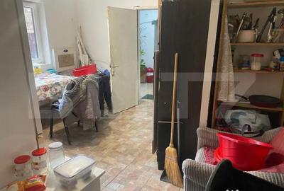 Casă cu 9 camere cu Canalizare în Central - 2