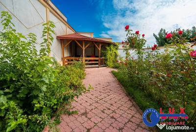 Casă cu 6 camere cu Teren 436 Mp în Central - 2