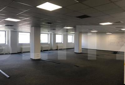 Spațiu comercial, de 570 mp, în Central - 4
