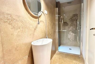 Casă cu 5 camere cu Teren 400 Mp în Central
