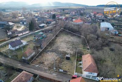 Teren de 2213 mp, în Central - 3