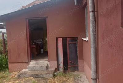 Casă cu 3 camere cu Teren 400 Mp în Central - 1