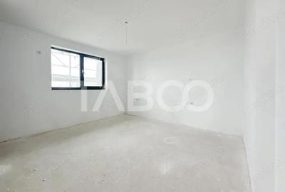 Apartament cu 3 camere semidecomandat în Central - 1