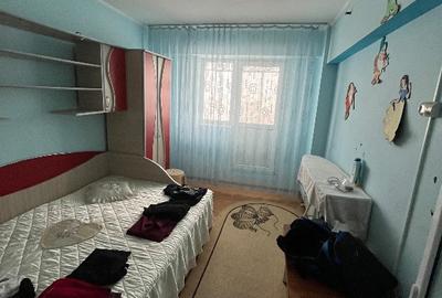 Apartament cu 3 camere decomandat în Călărași
