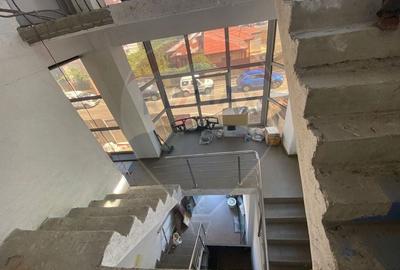 Casa / Vila, si service cu spatii de birouri, de vanzare in sector 4 - 5