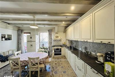 Apartament cu 4 camere în Sub Arini - 2